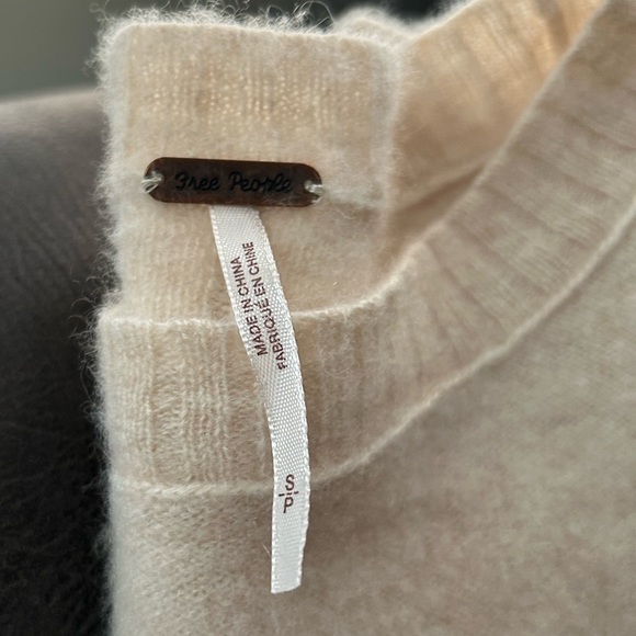 FREE PEOPLE CASHMERE SWEATER - Picture 4 of 4